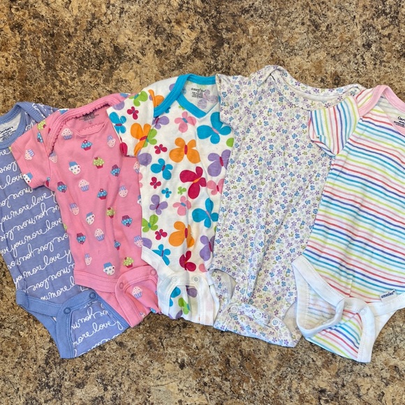 Newborn Onesies - Picture 1 of 1
